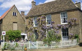 Peacocks Tearoom And Fine B&B